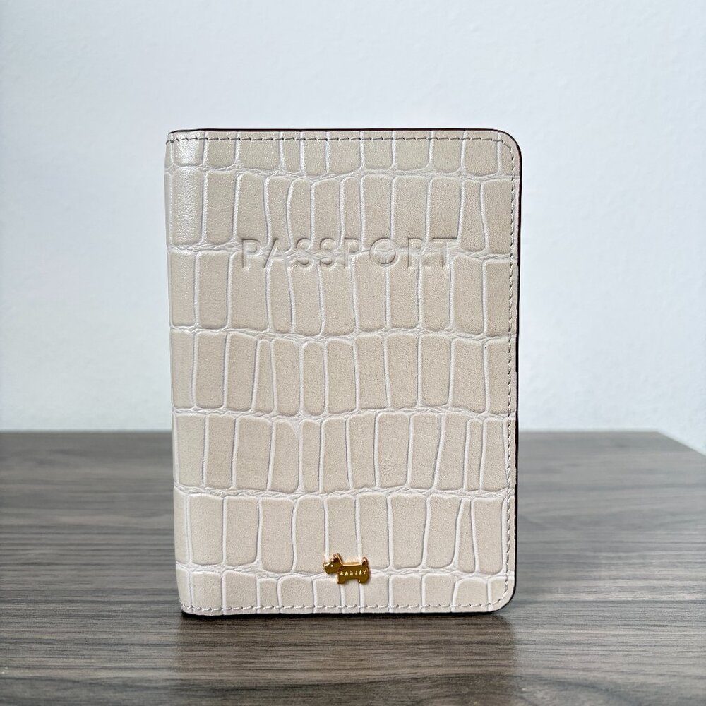 Radley London Heritage Dog Outline Passport Cover - New with cosmetic defect